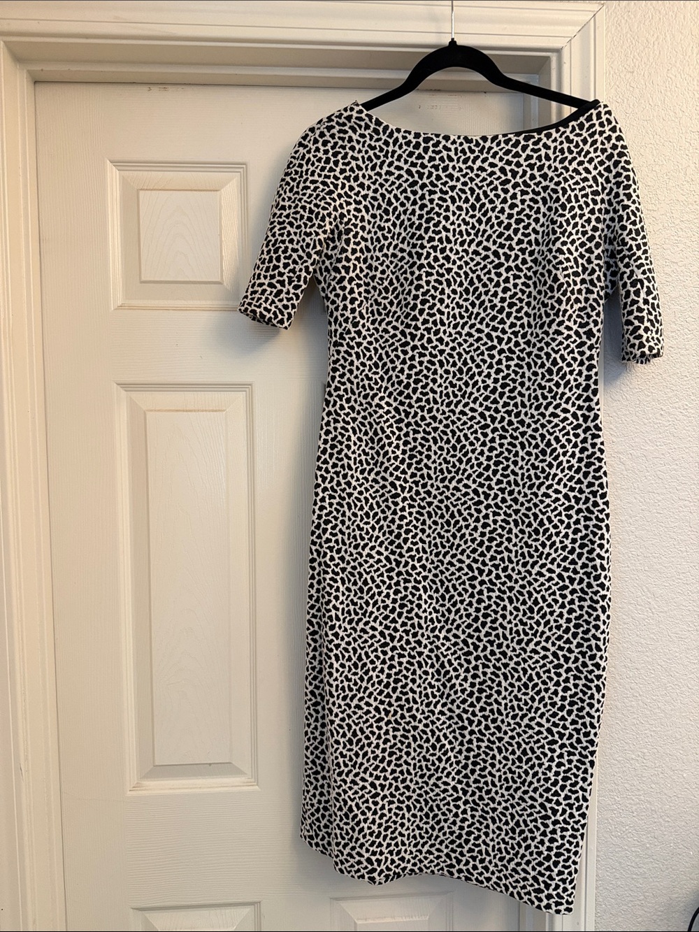 Maggy London Black and White Patterned Women’s Sheath Dress